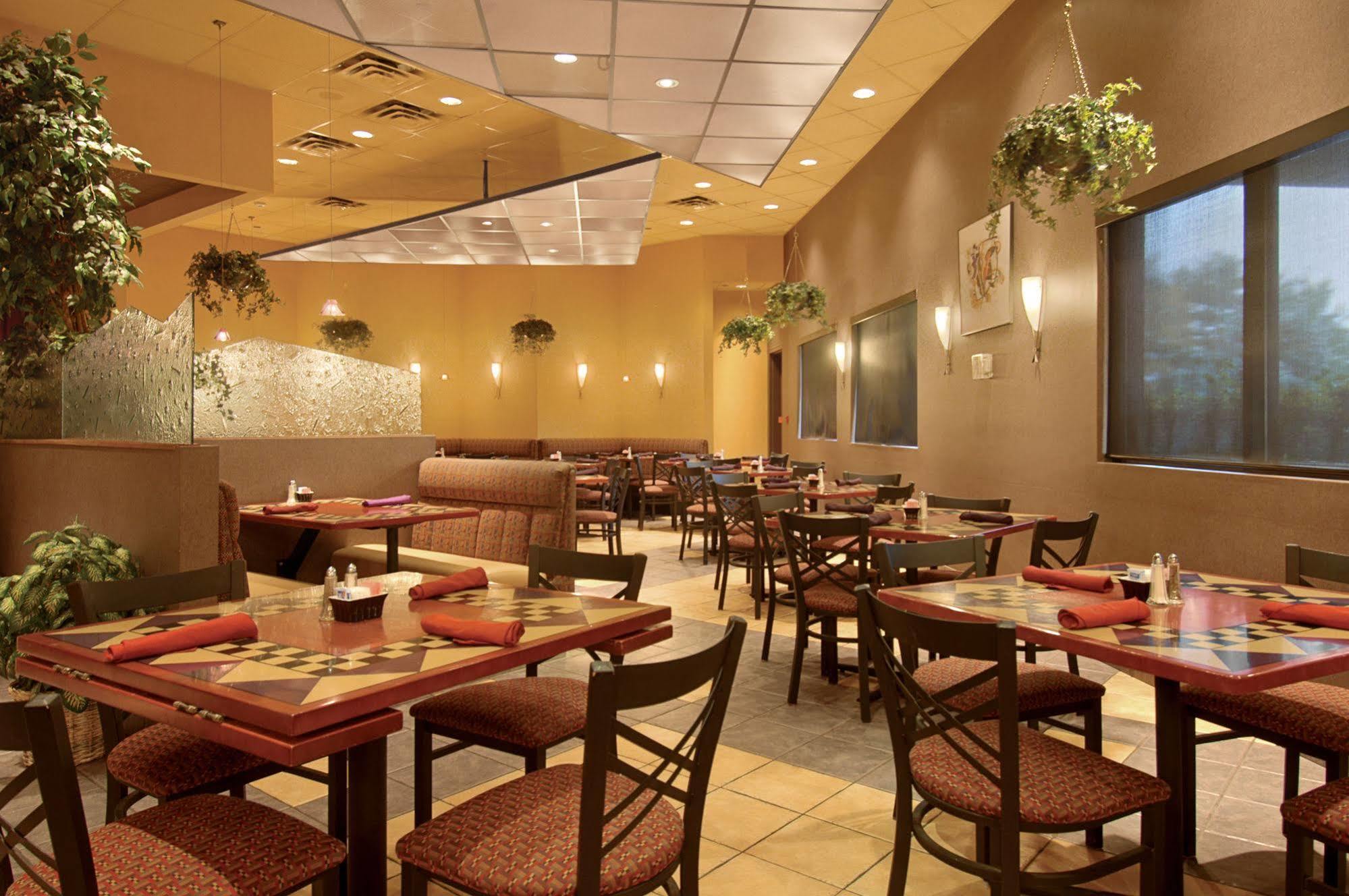 Ramada By Wyndham Toms River Restaurant photo