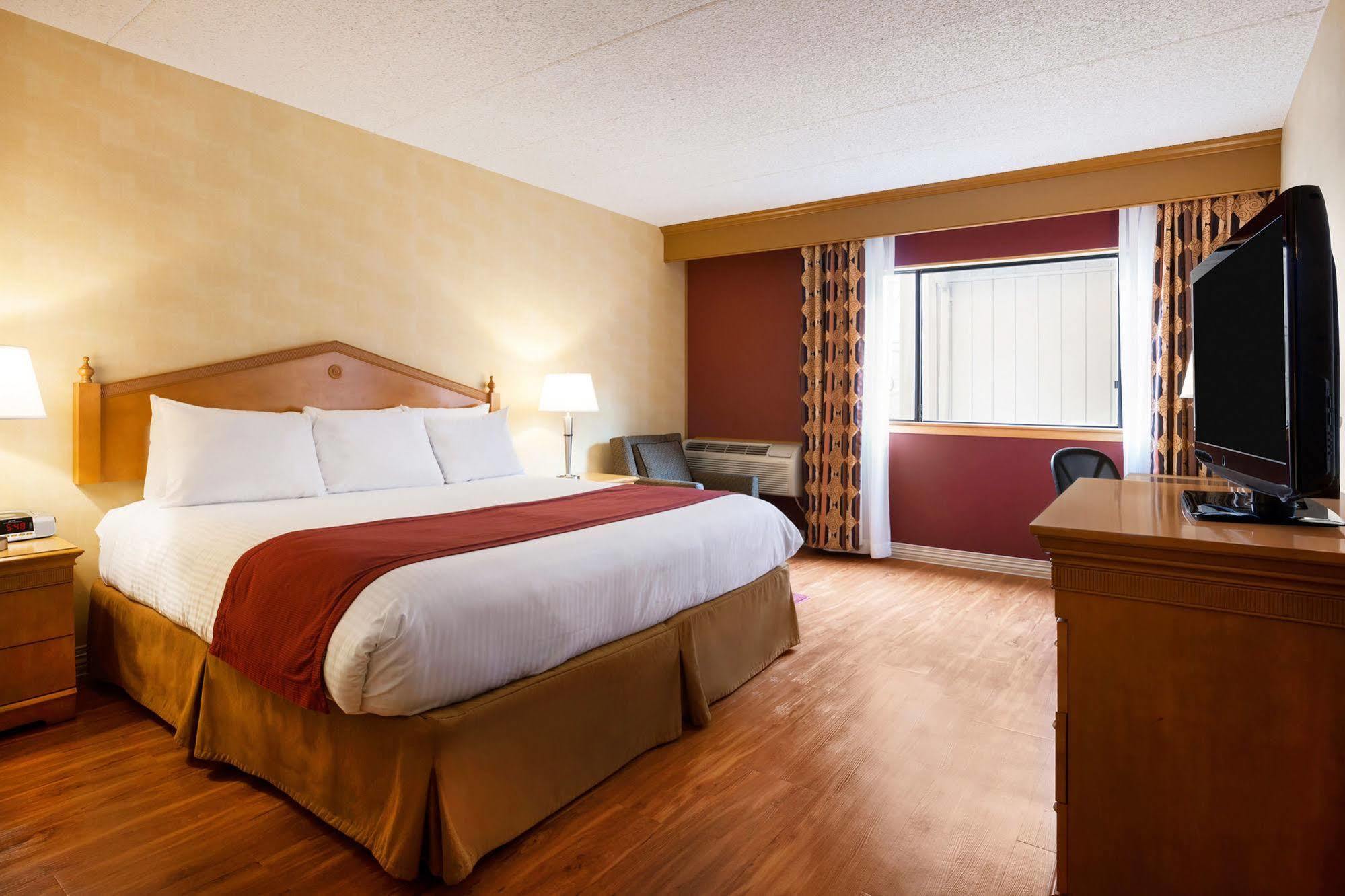 Ramada By Wyndham Toms River Exterior photo